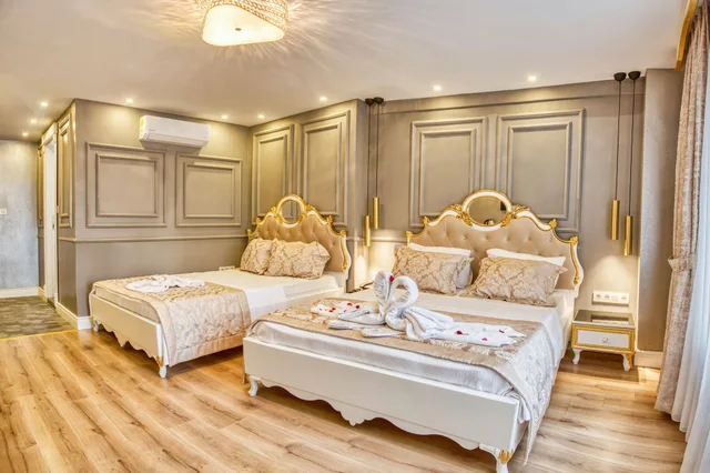Family, 1 Single and 2 Queen Beds، Sirkeci Ersu Hotel 2/10
