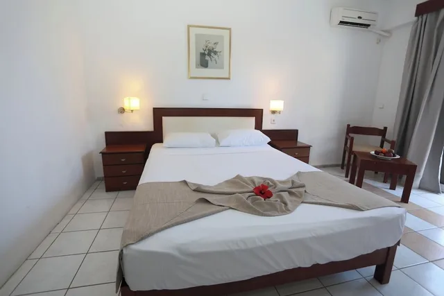غرفة اقتصادية بسرير كوين وسريرين منفصلين بإطلالة على الحديقة، Maravel Star Art Hotel 1/10
