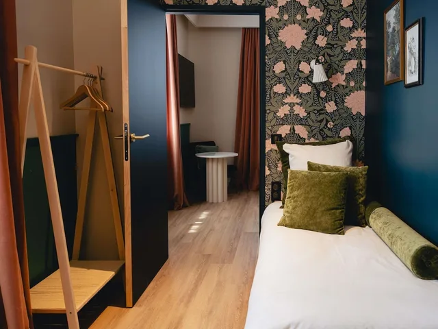 Josephine, Junior Suite, King Bed, Sofa، Square Lodge Hotel La Roche sur Yon - Handwritten Collection 2/4