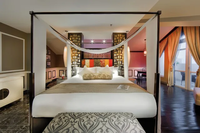 غرفة ملكية ديلوكس تنفيذية بسريرين منفصلين مع دخول الصالة، HOTEL ROYAL HOI AN, The Legacy by the River 4/10