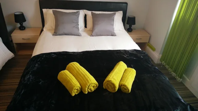 غرفة كومفورت رباعية بسريرين مزدوجين، Old Trafford Guest House 2/2
