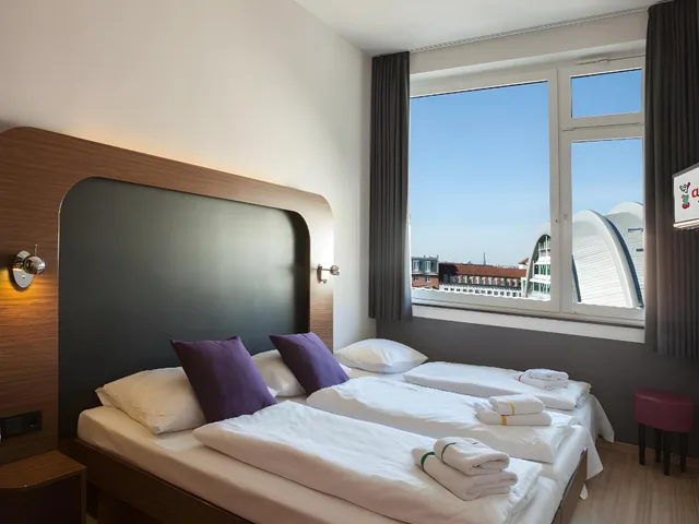 غرفة ثلاثية بسرير كوين وسرير فردي، Aletto Kudamm Hotel Hostel 2/2