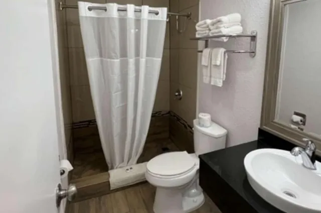 غرفة ديلوكس بسريرين كوين للمدخنين، Motel6 Orange, CA - Anaheim 7/10