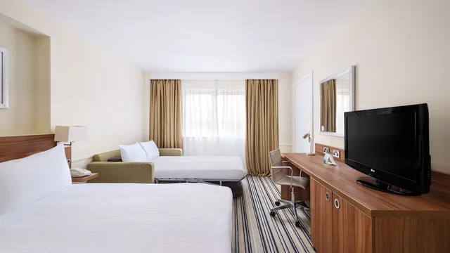 غرفة قياسية بسرير مزدوج مع أريكة، Holiday Inn Derby Nottingham M1 J25 8/10