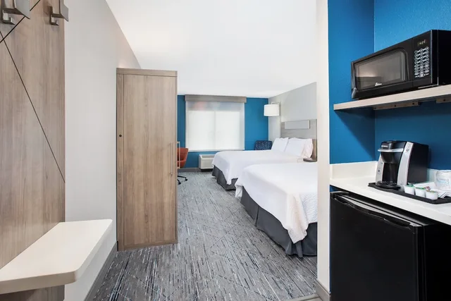 غرفة قياسية بسريرين كوين لذوي الإعاقة، Holiday Inn Express Hotel And Suites Buffalo 4/4