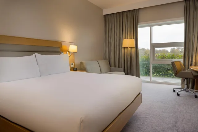 Deluxe, Family, King Bed, Country Side View, Sofa، Hilton At St Georges Park Burton upon Trent 1/6