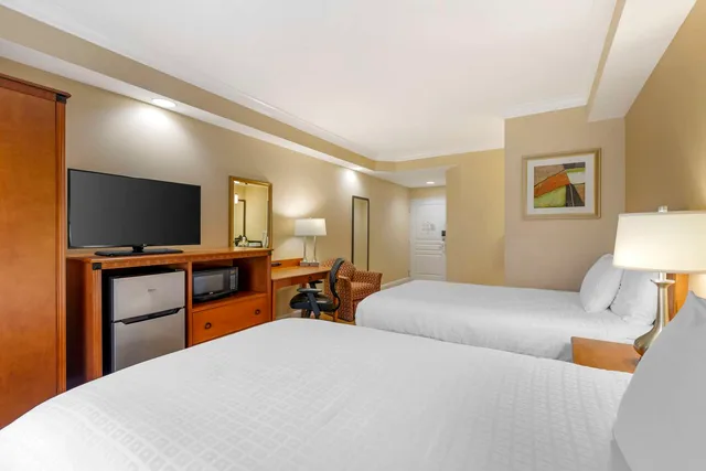 غرفة بسريرين مزدوجين لذوي الإعاقة، Best Western Plus Kingsland 2/5