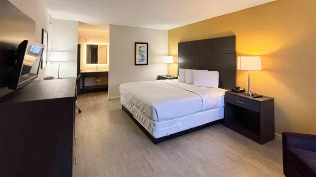 جناح بسرير كينج لغير المدخنين مع أريكة سرير، Motel6 Charlotte, NC-Northlake 5/10
