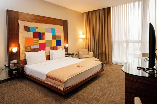 غرفة ديلوكس بسرير كوين بإطلالة على المدينة، Landmark Baku Hotel 4/5