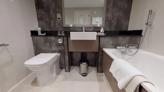 غرفة بريميوم بسرير كينج، Holiday Inn London - Kensington High St. by IHG 5/8