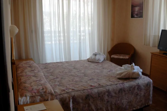 Classic, Double or Twin Bed, Garden Lido 6/7