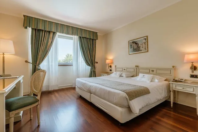 غرفة سوبيريور بإطلالة على البحيرة، Hotel Savoy Palace 1/10