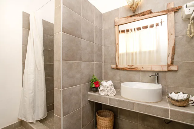 غرفة قياسية بثلاثة أسرّة بإطلالة على الحديقة، Mvuvi Boutique Resort 3/3