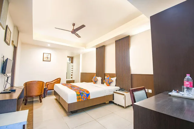 غرفة تنفيذية، Fabhotel Emerald 1/1