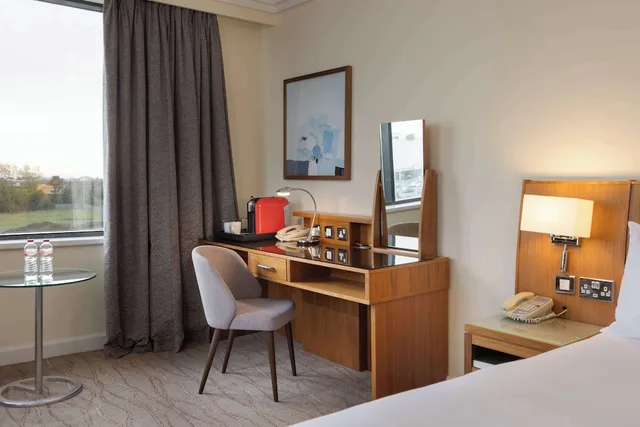 غرفة بسريرين منفصلين بحوض استحمام، Hilton Dublin Airport 5/6