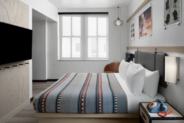 غرفة بسرير كينج، Moxy Houston Downtown 2/2