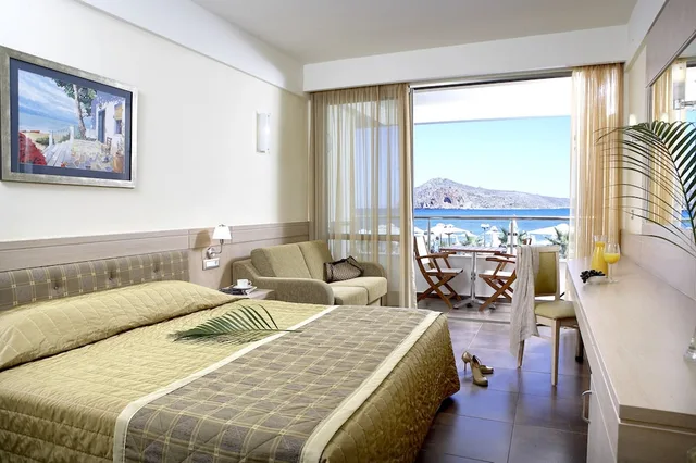 غرفة بسريرين منفصلين بإطلالة على البحر مع أريكة، Thalassa Beach Resort - Adults Only 2/7