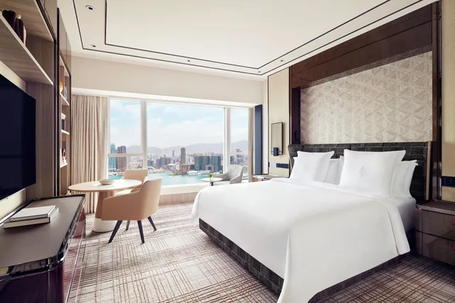 غرفة سوبيريور بإطلالة على المرفأ، Four Seasons Hotel Hong Kong 1/5