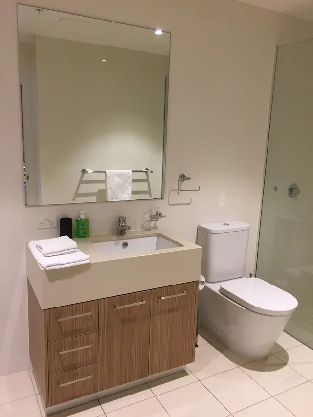 شقة بزنس بسرير كوين مع أريكة، Tasha's Apartments on Morphett 2/4