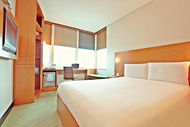 Standard, Queen Bed, ibis Kuwait Salmiya 3/10