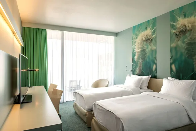 غرفة سوبيريور بإطلالة على البحر بشرفة، Radisson Blu Resort & Spa Split 4/10