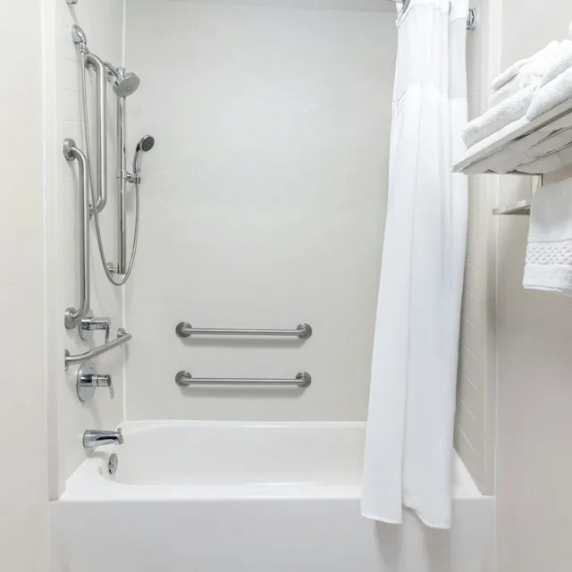 Room, 2 Queen Beds, Bathtub, Accessible, Fairfield Inn Suites By Marriott Cincinnati Eastgate 5/5