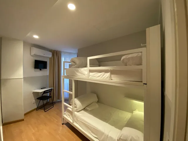 غرفة أساسية رباعية بأسرّة بطابقين بحمام خاص، Far Home Hostel 1/2