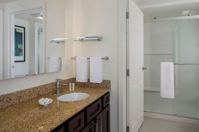 استوديو تنفيذي ركني بسرير كينج مع أريكة، Residence Inn New Orleans Metairie 7/10