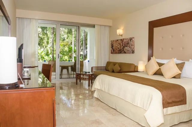 جناح جونيور، Grand Riviera Princess 2/5