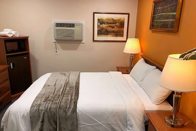 غرفة بسرير كوين، Howard Johnson by Wyndham Ridgecrest, CA 5/10