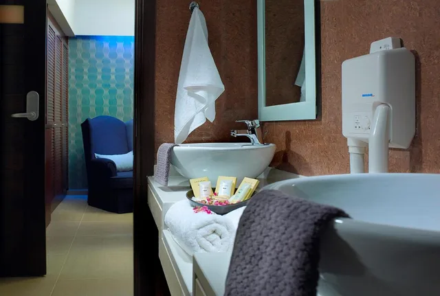 جناح بسرير مزدوج بغرفة نوم واحدة مع أريكة، Filion Suites Resort And Spa 2/2