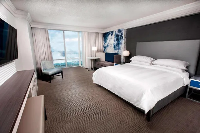 Suite, King Bed, Falls View, Sofa, Jetted Tub, High Floor، Niagara Falls Marriott on The Falls 1/4