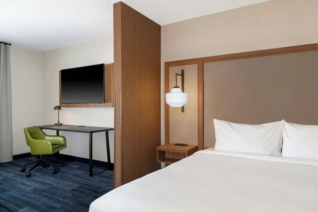 جناح بسرير كينج مع أريكة، Fairfield by Marriott Inn & Suites Norfolk 3/3