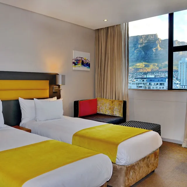 غرفة ديلوكس بسرير كينج بإطلالة على الجبل، Cresta Grande Cape Town 1/10