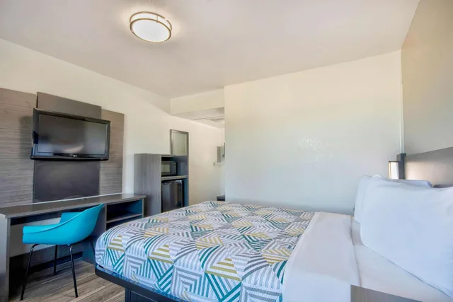 غرفة بسرير كوين للمدخنين، Motel6 Russellville, AR 9/10