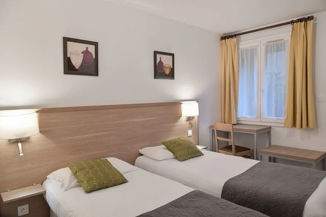 غرفة قياسية بسريرين منفصلين، LOGIS HOTEL LES COMTES DE PARDIAC 1/4