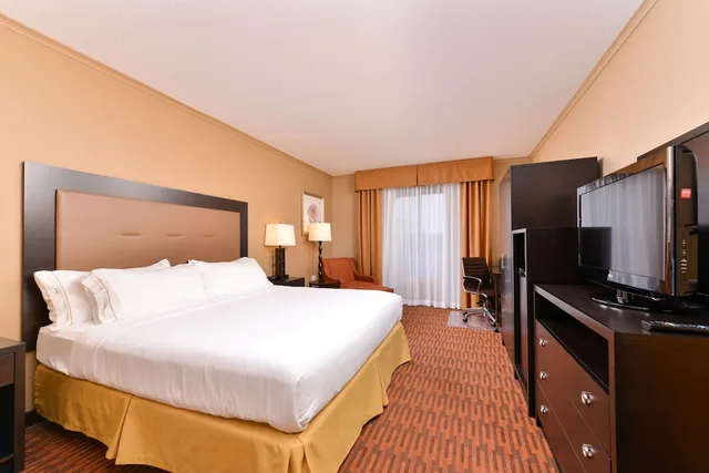 جناح بسريرين كوين بغرفة نوم واحدة، Holiday Inn Express Breezewood 2/10