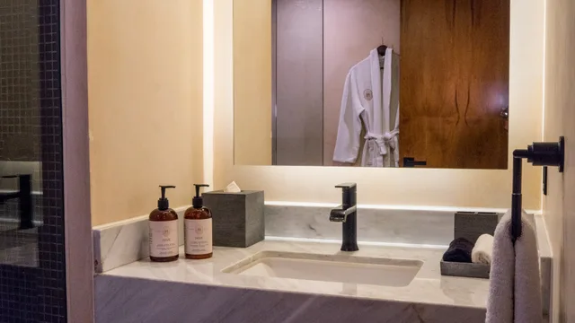 جناح بمسبح خاص، Hive Cancun 3/3