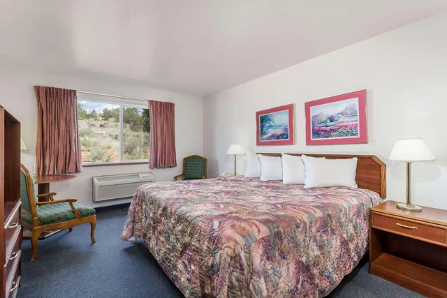 غرفة بسرير كينج لذوي الإعاقة، Days Inn By Wyndham Torrey Capitol Reef 1/2