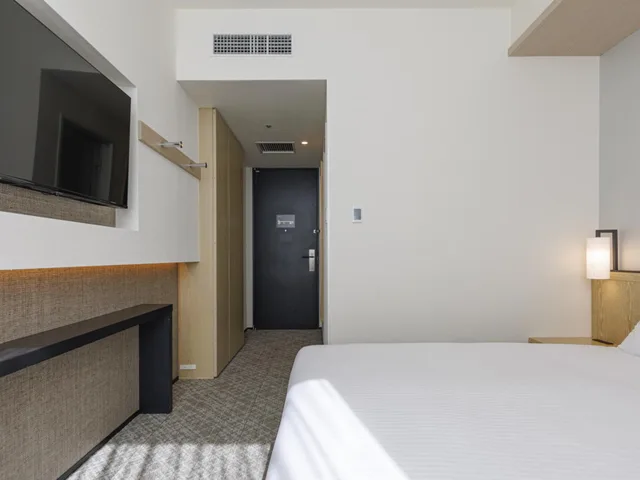 غرفة بسرير كينج وسرير كوين، JR Kyushu Hotel Blossom Shinjuku 1/5