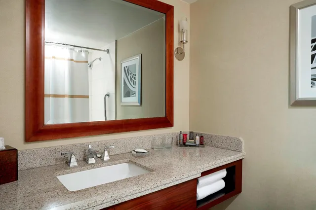 غرفة كلوب بسرير كينج، Westchester Marriott 6/9