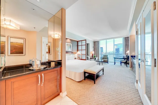 1 Bedroom, Elite, Suite, King Bed, Strip View, Sofa, Jetted Tub, Balcony، Jet Luxury Elite at The Signature 1/9