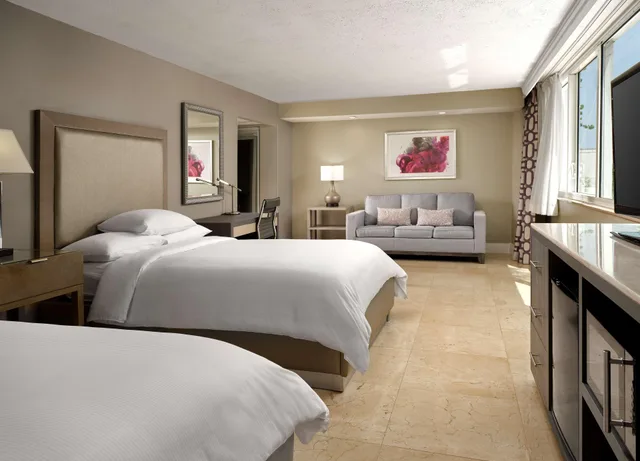 غرفة قياسية بسرير مزدوج، Doubletree By Hilton Grand Hotel Biscayne Bay 1/5