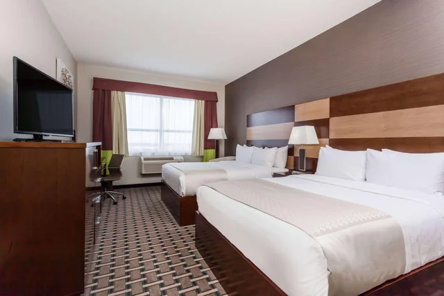 غرفة رباعية بسرير كوين، Wyndham Garden Edmonton Airport 1/1