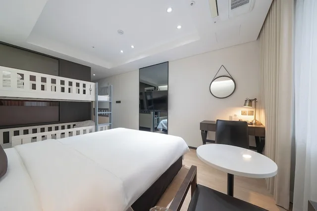 غرفة ديلوكس رباعية بسرير مزدوج وسرير بطابقين وسرير بطابقين، Ramada by Wyndham Yongin 4/6