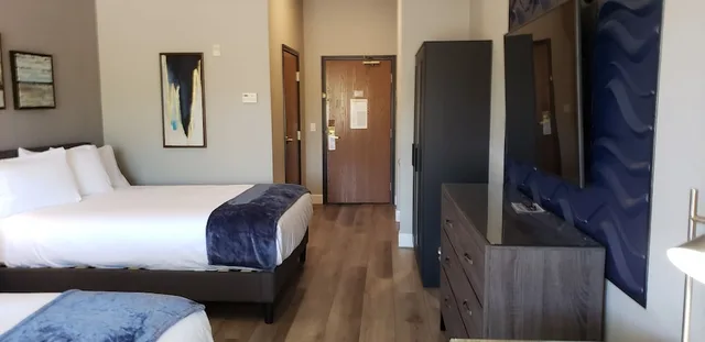 Standard, 2 Queen Beds, Fountain Park Hotel, BW Signature Collection 5/10