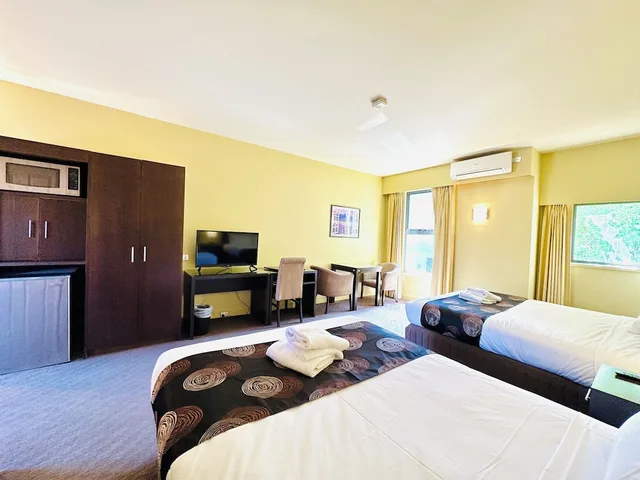 غرفة عائلية بسرير مزدوج وسرير فردي، Comfort Inn Suites City Views 1/1