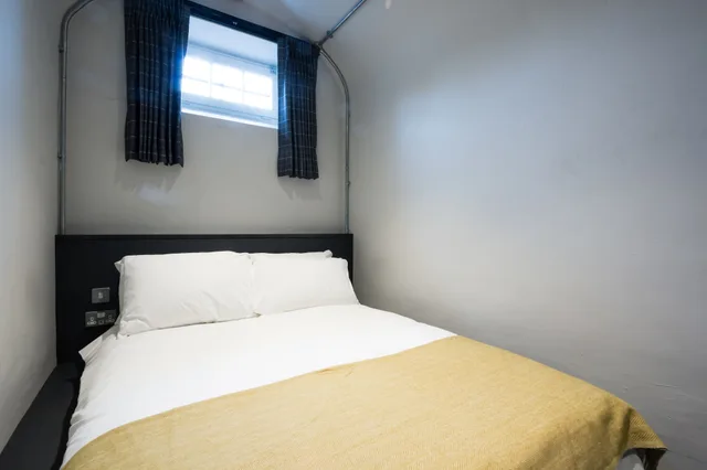 غرفة بسرير مزدوج بحمام مشترك، CoDE Pod Hostels THE CoURT 3/9