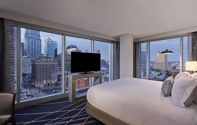 جناح ركني بسرير كينج، Loews Kansas City Hotel 2/8