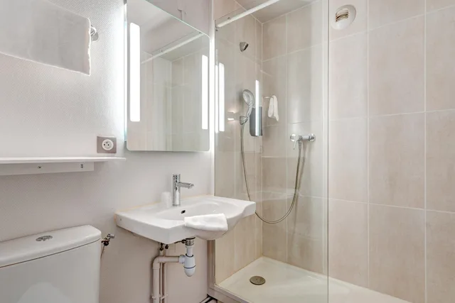 غرفة بسرير كوين، B&B HOTEL Louveciennes 4/4